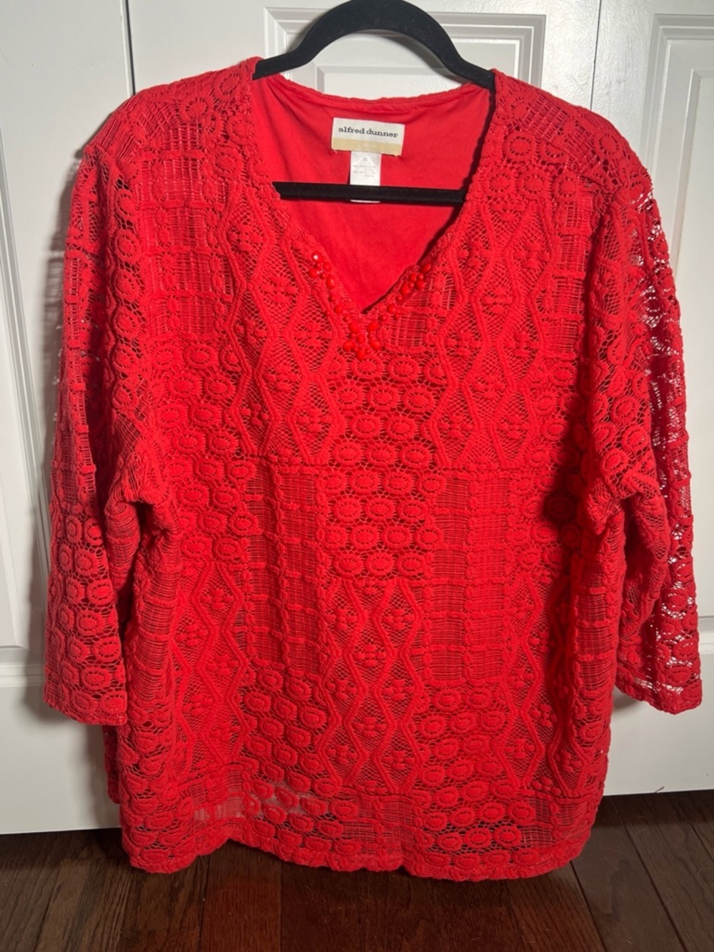 ‼️3/$30‼️Alfred Dunner Bright Red Crochet Lace Beaded V-Neck Top